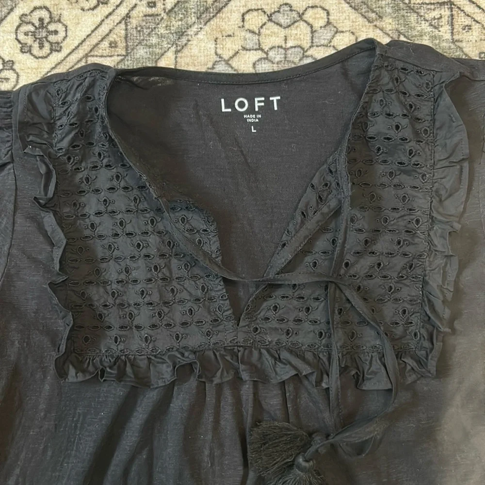 LOFT L black lightweight boho peasant blouse; 💯 cotton, tassel neck, puff sleeve